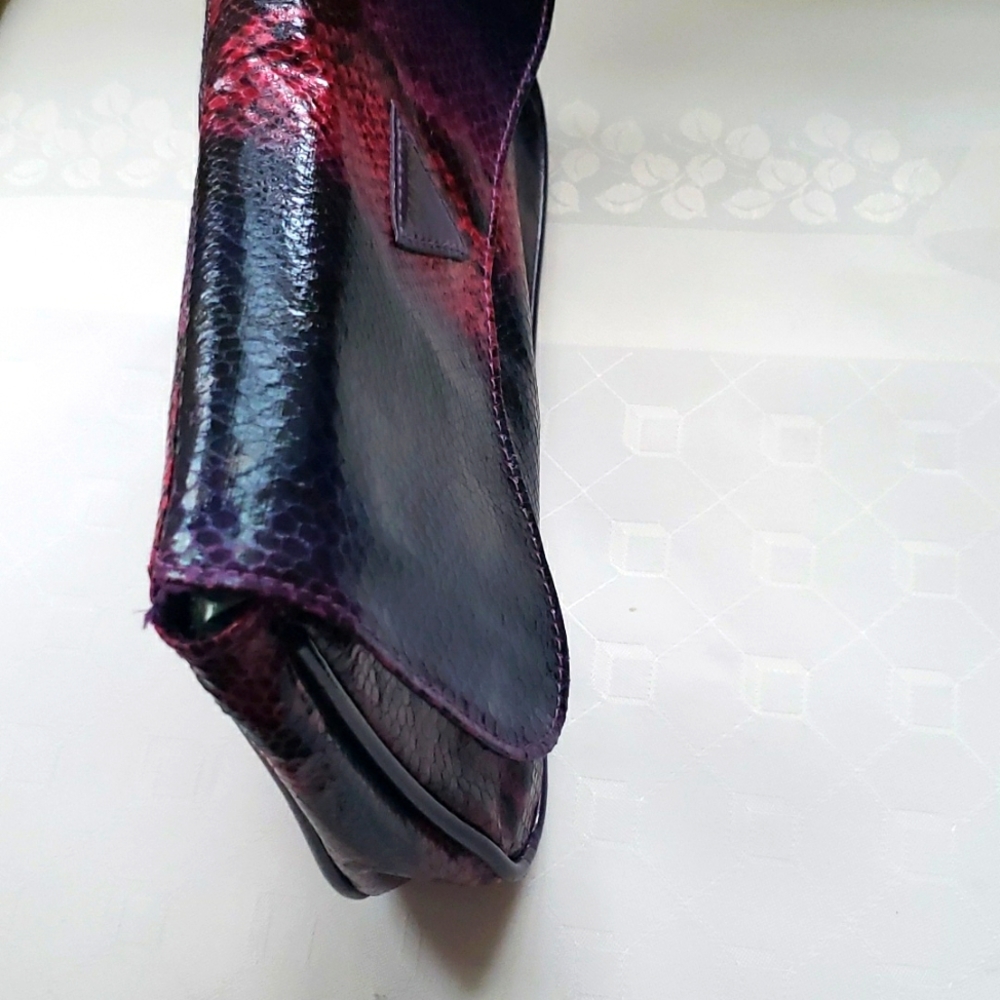 Guess M size Dark Purple & Red Faux Snake Skin Clutch Magnetic close - Picture 6 of 6